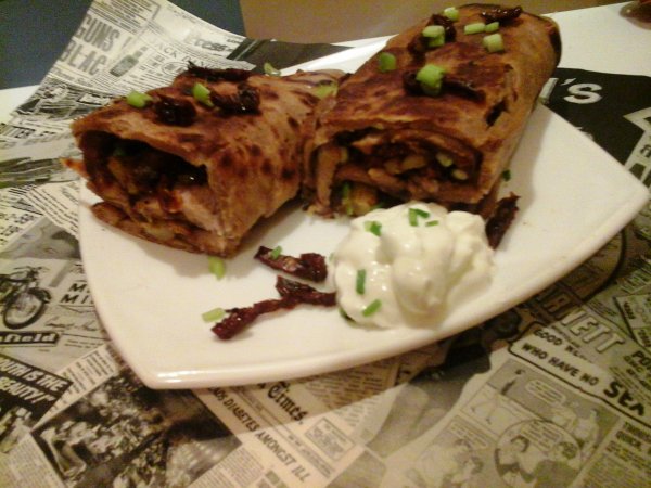 Fűszeres húsos panini sült burgonyával-görög joghurttal4