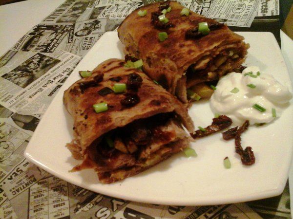 Fűszeres húsos panini sült burgonyával-görög joghurttal5