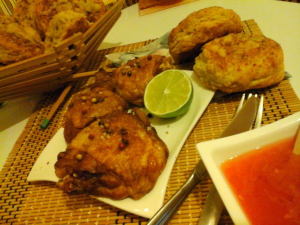 Ropogós Parmezán sajtos pogácsa-Ázsiai sült csirkecombokkal15