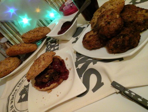 Kanadai zsályás pulyka burger-vajas-rozsos pogácsával-málnás ketcuppal10