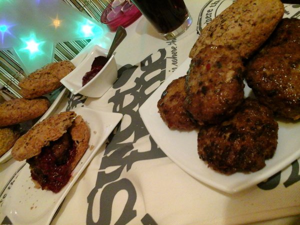 Kanadai zsályás pulyka burger-vajas-rozsos pogácsával-málnás ketcuppal2