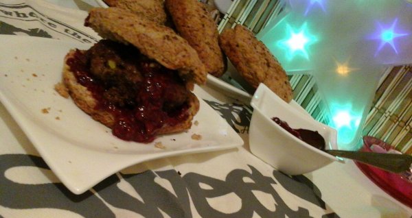 Kanadai zsályás pulyka burger-vajas-rozsos pogácsával-málnás ketcuppal5