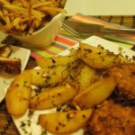 Mézes Corn Flakesben sütött csirkemell-szalma krumplival