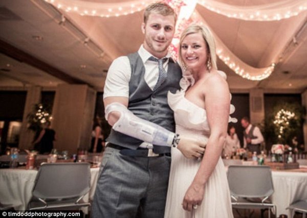 Taylor Moris és Danielle esküvője